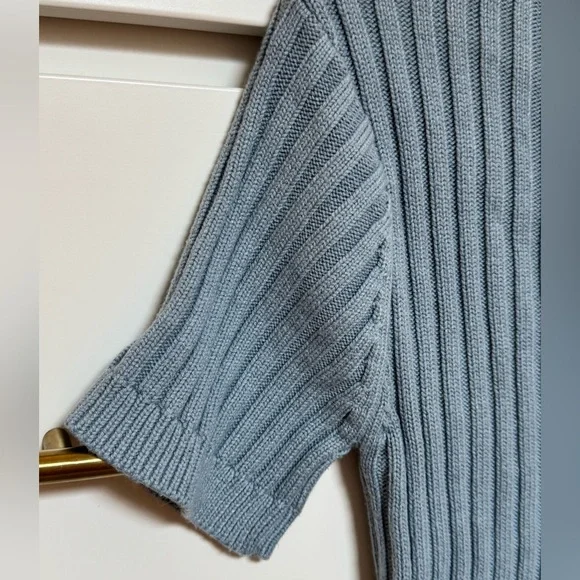 Two-Tone Ribbed Knit Short Sleeve Boutique Sweater - Picture 10 of 12